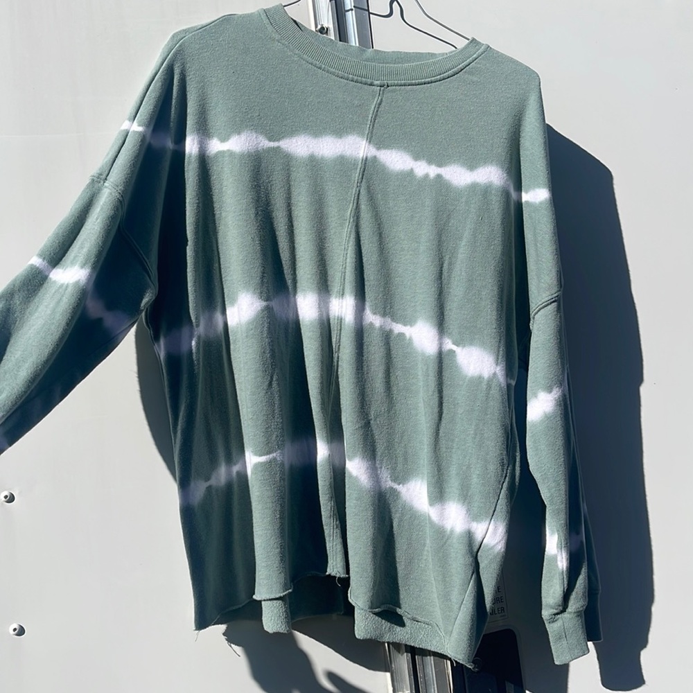 Te Verde Bleached Sweater size Medium